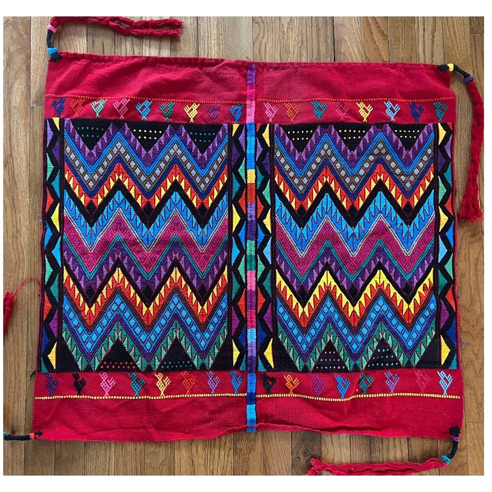 Vintage Guatemalan Handwoven Rug / Wall Hanging / Textile in Geometric Pattern - Picture 3 of 10